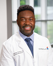 Head and shoulders portrait of Norton Internal Medicine Resident Lindsey Ussher, DO