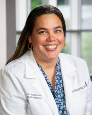 photo: Dr. Laura Hernandez portrait, head and shoulders