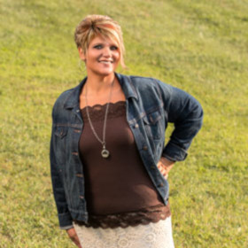 Holly McFadden portrait photo, head and shoulders