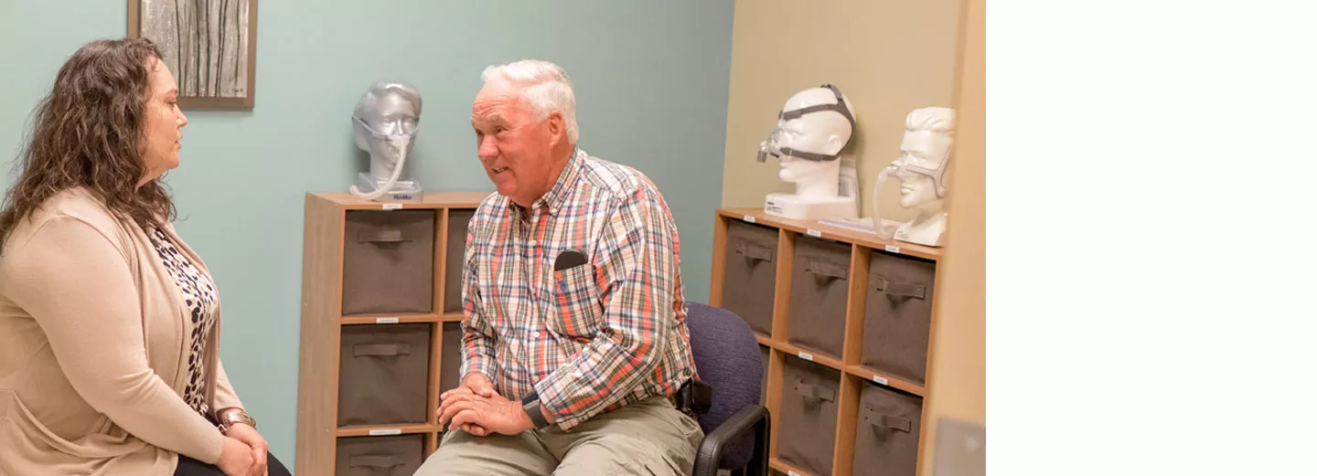 Sleep doctor speaking with a patient about sleep therapy masks