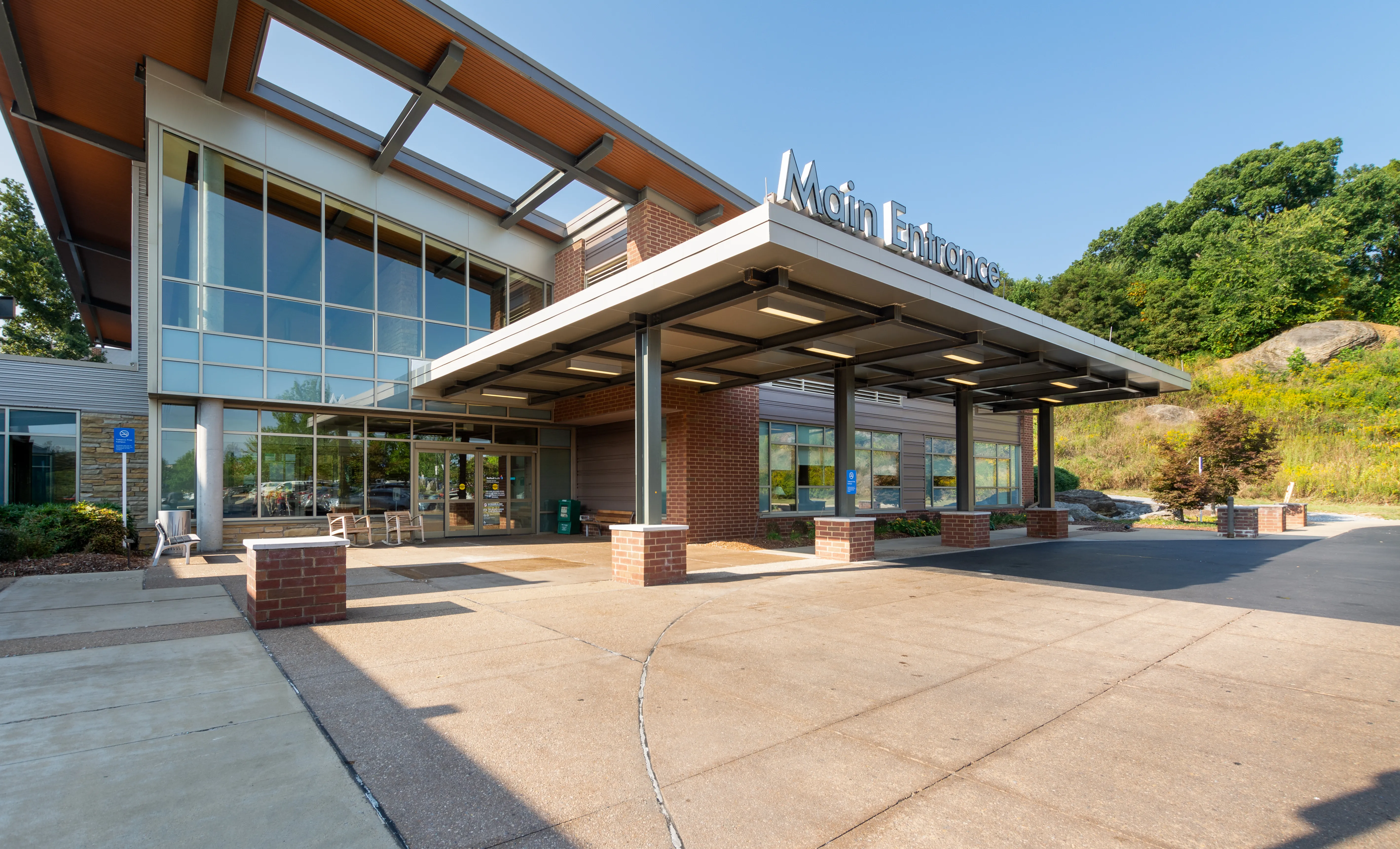 Franklin Woods Community Hospital main entrance outside exterior building
