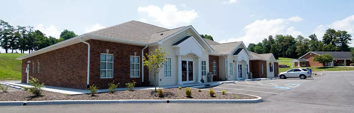 photo: facility exterior of Ballad Health family medicine practice in Rural Retreat (1-story building)